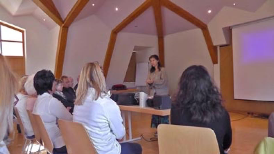 Workshop für Spirituelle Rückführungen mit Ursula Demarmels (c) Univ.-Prof. Dr. Gerhard W. Hacker 