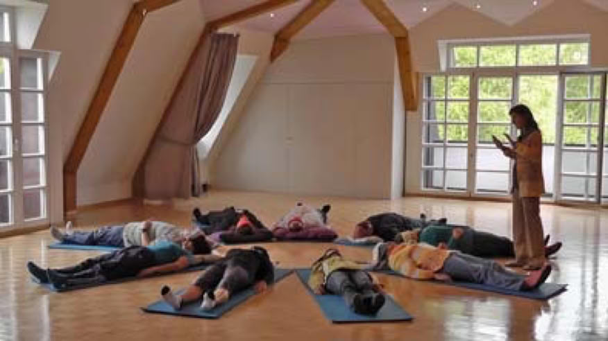 Workshop für Spirituelle Rückführungen mit Ursula Demarmels (c) Univ.-Prof. Dr. Gerhard W. Hacker 